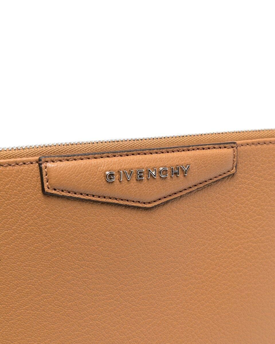 Antigona leather clutch bag Givenchy Beige in Leather - 35230014